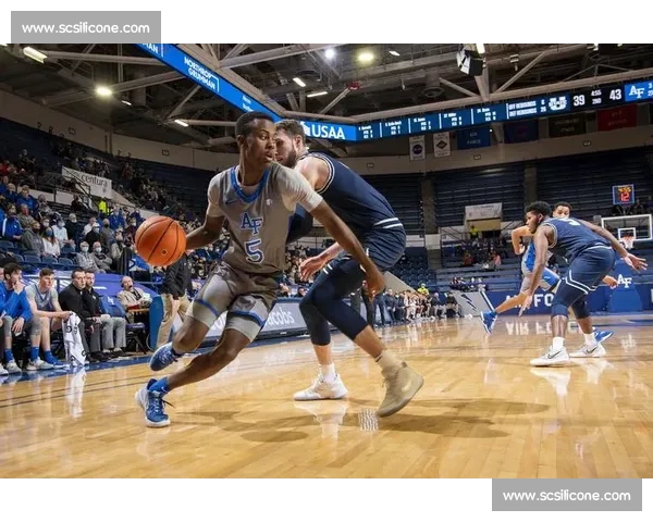 詹姆斯或签两年顶薪续约湖人！父子三人同台历史性时刻进入倒计时